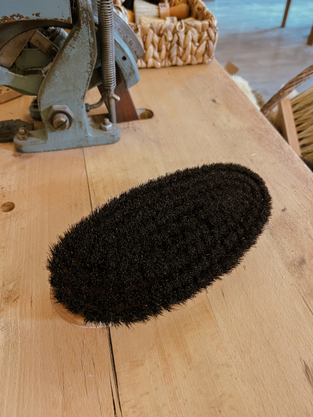 Massagebürste groß oval mit Gurtband / Rosshaar